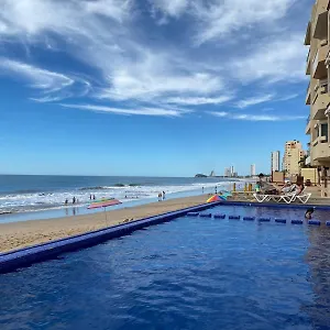 Marina Del Sol Directly On The Ocean 102 Apartamento Mazatlán